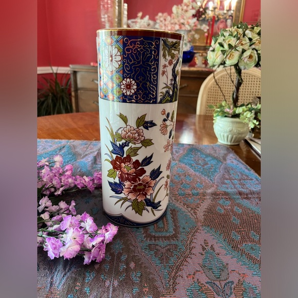 White Modernist Rippled or Crocodile Textured 11” Vase or Decor - Picture 7 of 11